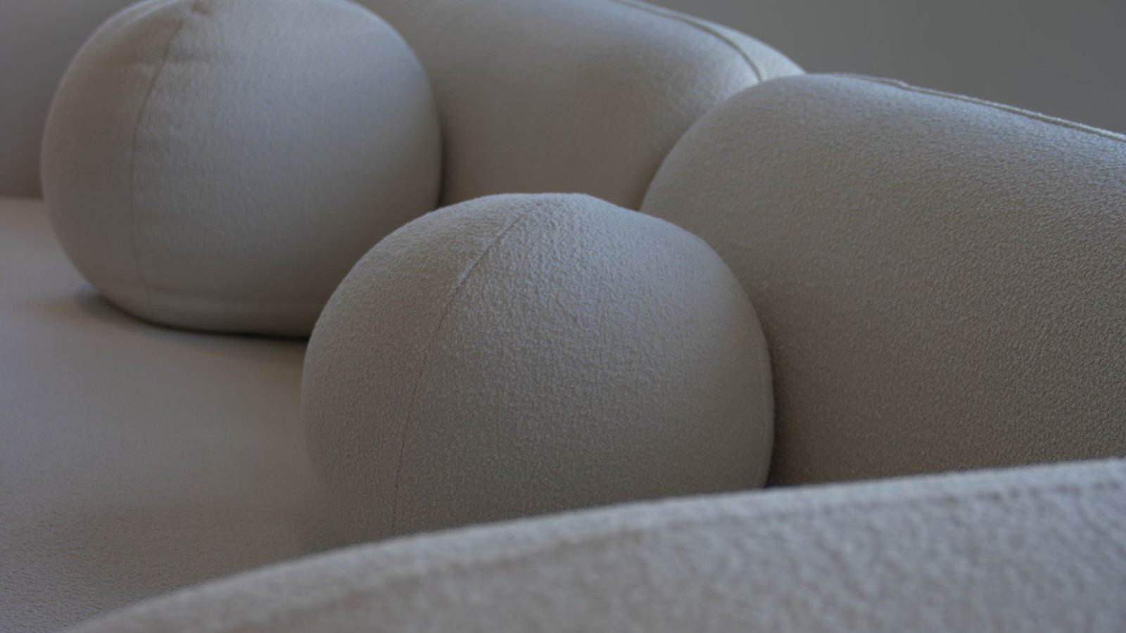 canape 3 places design haut de gamme luxueux tissu beige bouclette